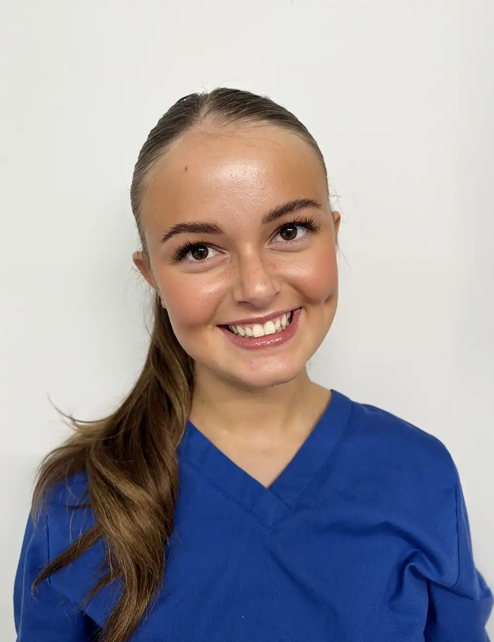 Emmie Anderson - Trainee Dental Nurse Emmie Anderson - Trainee Dental Nurse